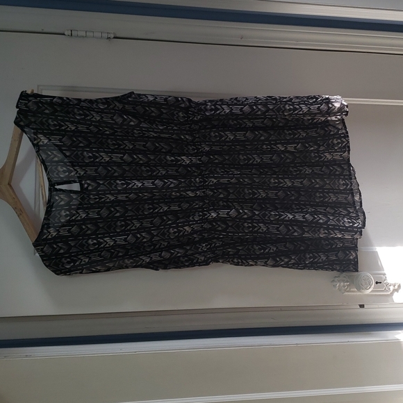 2 for $15 Smart Set XL Semi-sheer tunic - Picture 5 of 5